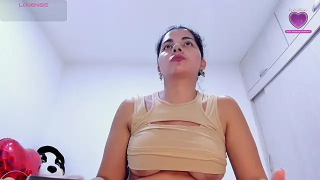 Snapshot of Amelia_Debora_Antonella chatting on May 2026 01:41:02 PM Amelia Debora Antonella online show from May 2026 01:41:02 PM