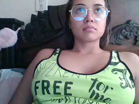 Snapshot of trianabell chatting on January 2025 07:52:01 PM trianabell online show from January 2025 07:52:01 PM