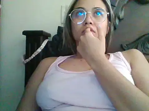 Snapshot of trianabell chatting on January 2025 06:23:01 PM trianabell online show from January 2025 06:23:01 PM