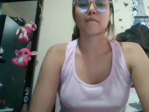 Snapshot of trianabell chatting on January 2025 09:28:01 PM trianabell online show from January 2025 09:28:01 PM