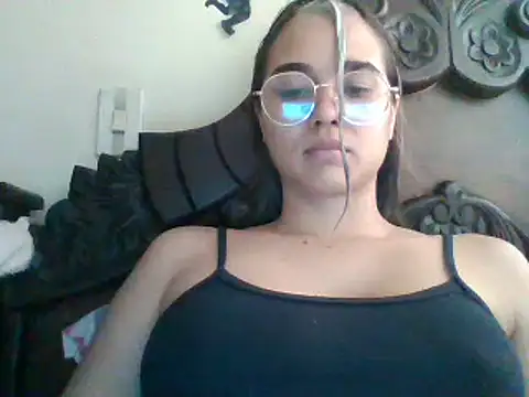 Snapshot of trianabell chatting on January 2025 05:51:02 PM trianabell online show from January 2025 05:51:02 PM