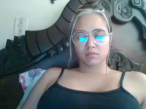 Snapshot of trianabell chatting on January 2025 08:54:01 PM trianabell online show from January 2025 08:54:01 PM