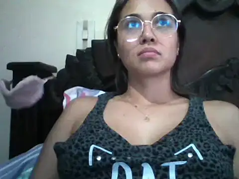 Snapshot of trianabell chatting on January 2025 10:05:01 PM trianabell online show from January 2025 10:05:01 PM