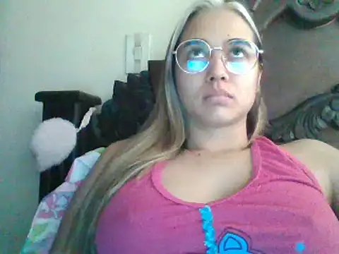 Snapshot of trianabell chatting on January 2025 03:02:01 PM trianabell online show from January 2025 03:02:01 PM