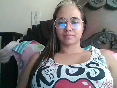 Snapshot of trianabell chatting on January 2025 05:35:02 PM trianabell online show from January 2025 05:35:02 PM