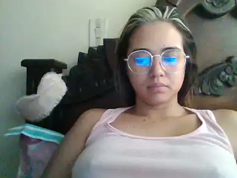 Snapshot of trianabell chatting on February 2025 03:51:02 PM trianabell online show from February 2025 03:51:02 PM