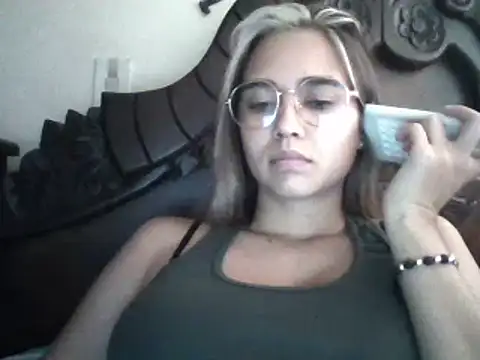 Snapshot of trianabell chatting on February 2025 07:56:01 PM trianabell online show from February 2025 07:56:01 PM