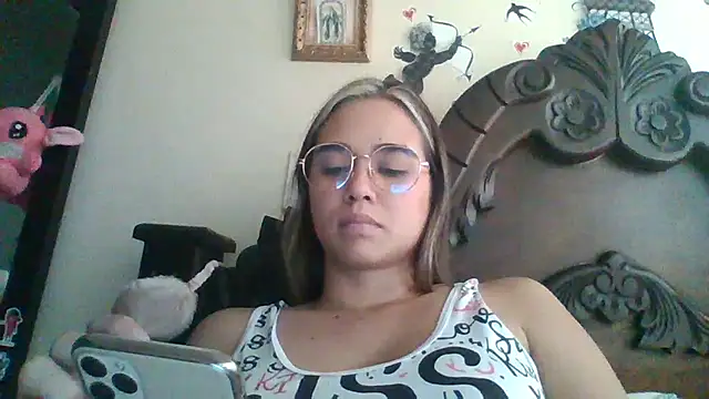 Snapshot of trianabell chatting on February 2025 06:48:02 PM trianabell online show from February 2025 06:48:02 PM