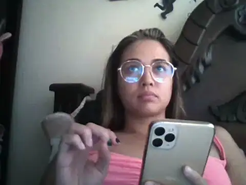 Snapshot of trianabell chatting on February 2025 09:16:02 PM trianabell online show from February 2025 09:16:02 PM