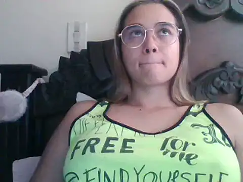 Snapshot of trianabell chatting on February 2025 05:48:02 PM trianabell online show from February 2025 05:48:02 PM