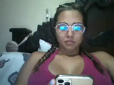 Snapshot of trianabell chatting on March 2025 03:00:01 AM trianabell online show from March 2025 03:00:01 AM