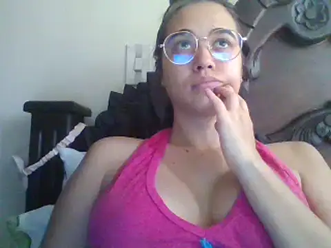 Snapshot of trianabell chatting on March 2025 04:41:01 PM trianabell online show from March 2025 04:41:01 PM