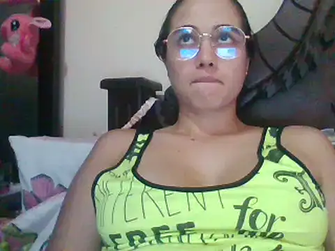 Snapshot of trianabell chatting on March 2025 07:43:02 PM trianabell online show from March 2025 07:43:02 PM