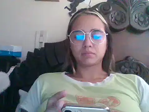 Snapshot of trianabell chatting on March 2025 04:57:01 PM trianabell online show from March 2025 04:57:01 PM