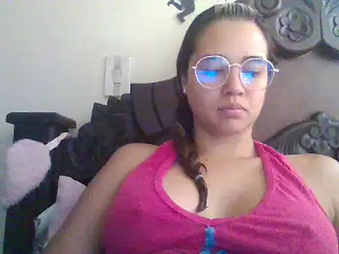 Snapshot of trianabell chatting on March 2025 03:45:02 PM trianabell online show from March 2025 03:45:02 PM