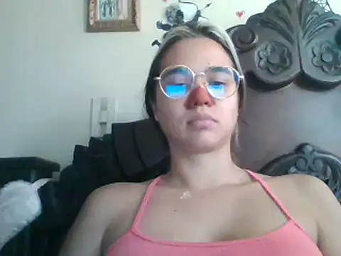 Snapshot of trianabell chatting on March 2025 04:56:02 PM trianabell online show from March 2025 04:56:02 PM