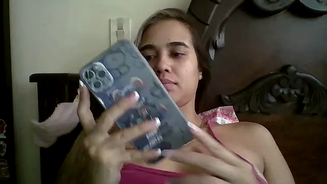 Snapshot of trianabell chatting on September 2025 03:28:02 PM trianabell online show from September 2025 03:28:02 PM