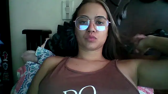 Snapshot of trianabell chatting on September 2025 03:50:02 PM trianabell online show from September 2025 03:50:02 PM