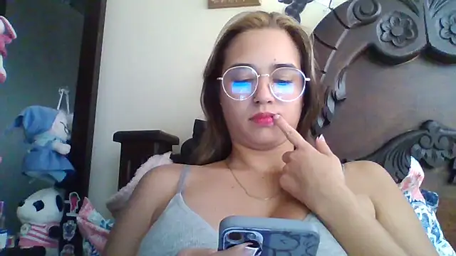 Snapshot of trianabell chatting on October 2025 08:30:02 PM trianabell online show from October 2025 08:30:02 PM