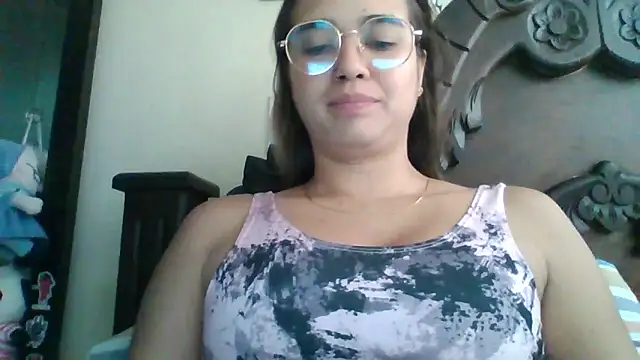 Snapshot of trianabell chatting on October 2025 01:31:02 PM trianabell online show from October 2025 01:31:02 PM