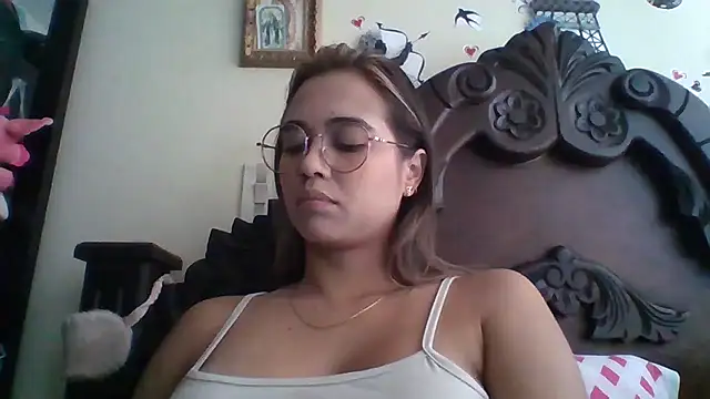 Snapshot of trianabell chatting on October 2025 04:55:01 PM trianabell online show from October 2025 04:55:01 PM