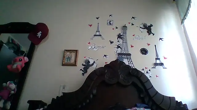 Snapshot of trianabell chatting on November 2025 04:18:01 PM trianabell online show from November 2025 04:18:01 PM