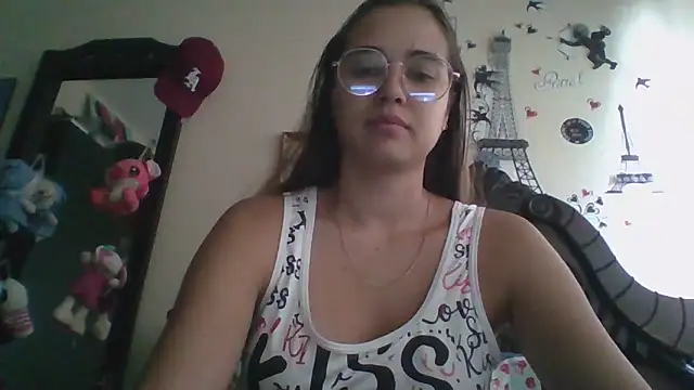 Snapshot of trianabell chatting on November 2025 06:50:02 PM trianabell online show from November 2025 06:50:02 PM