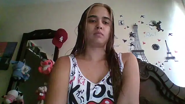 Snapshot of trianabell chatting on November 2025 06:39:01 PM trianabell online show from November 2025 06:39:01 PM