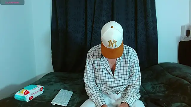 Bastiaan 28 online show from December 2025 12:31:02 AM