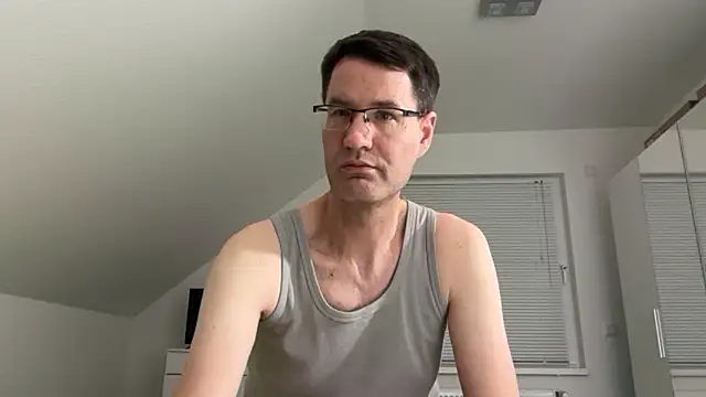 Snapshot of zxzx_cam1 chatting on February 2026 10:57:01 PM zxzx cam1 online show from February 2026 10:57:01 PM