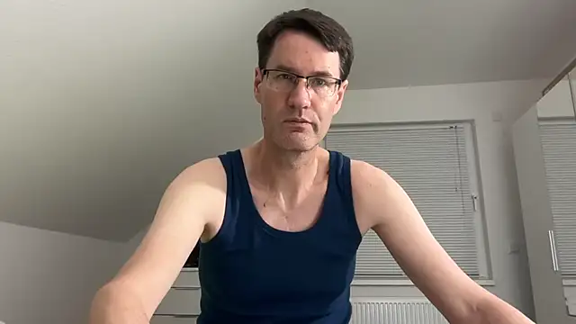 Snapshot of zxzx_cam1 chatting on March 2026 06:36:01 PM zxzx cam1 online show from March 2026 06:36:01 PM