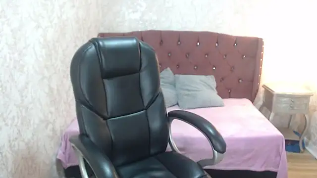 charlottemoonxz online show from January 2025 02:46:01 PM