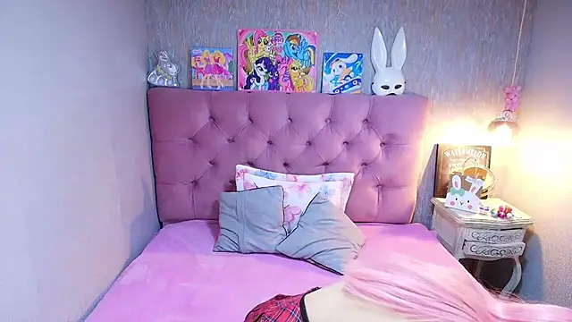 charlottemoonxz online show from April 2026 07:00:01 PM