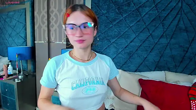 Snapshot of AdelaineBest chatting on December 2024 04:42:02 AM AdelaineBest online show from December 2024 04:42:02 AM