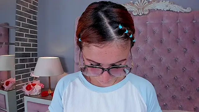 Snapshot of AdelaineBest chatting on March 2025 08:13:01 AM AdelaineBest online show from March 2025 08:13:01 AM