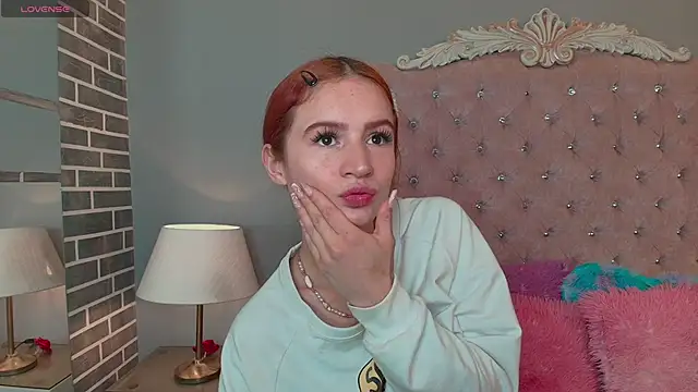 Snapshot of AdelaineBest chatting on September 2025 04:38:01 AM AdelaineBest online show from September 2025 04:38:01 AM