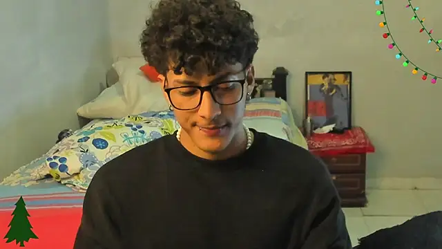 Snapshot of Ivano_joness chatting on December 2024 01:35:02 AM Ivano joness online show from December 2024 01:35:02 AM