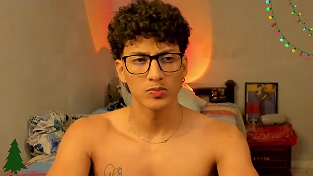 Snapshot of Ivano_joness chatting on December 2024 04:09:01 AM Ivano joness online show from December 2024 04:09:01 AM