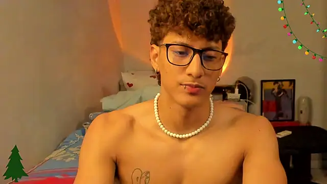 Snapshot of Ivano_joness chatting on December 2024 10:44:02 AM Ivano joness online show from December 2024 10:44:02 AM