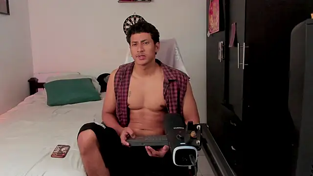 Snapshot of Ivano_joness chatting on November 2025 06:23:01 AM Ivano joness online show from November 2025 06:23:01 AM