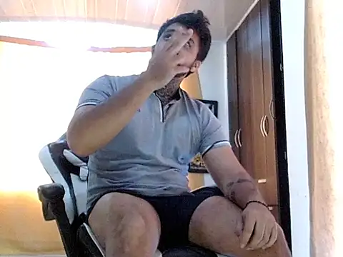 aronmiller404 online show from May 2026 12:54:01 PM