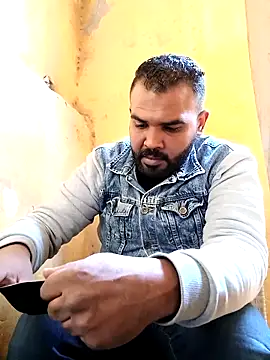 Snapshot of ListedLoin chatting on February 2025 09:00:01 AM ListedLoin online show from February 2025 09:00:01 AM