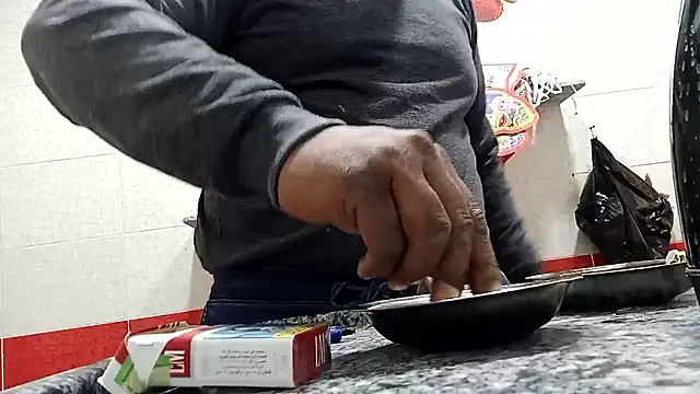 Snapshot of ListedLoin chatting on March 2025 12:23:01 PM ListedLoin online show from March 2025 12:23:01 PM