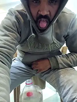 Snapshot of ListedLoin chatting on March 2025 05:15:02 PM ListedLoin online show from March 2025 05:15:02 PM