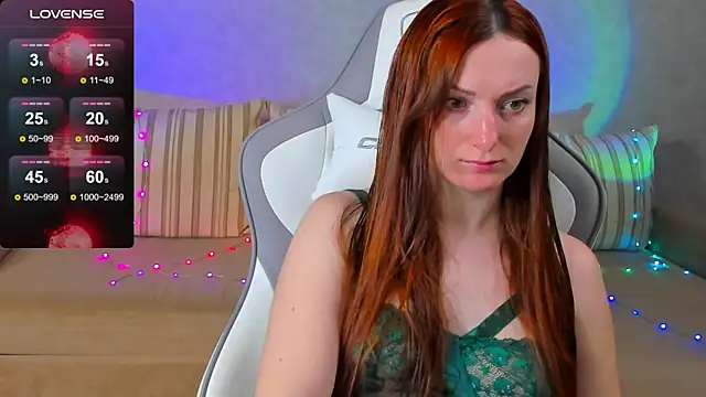 Snapshot of FlamyGold chatting on October 2025 12:33:02 AM FlamyGold online show from October 2025 12:33:02 AM