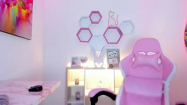 Malu M online show from March 2025 06:01:02 PM