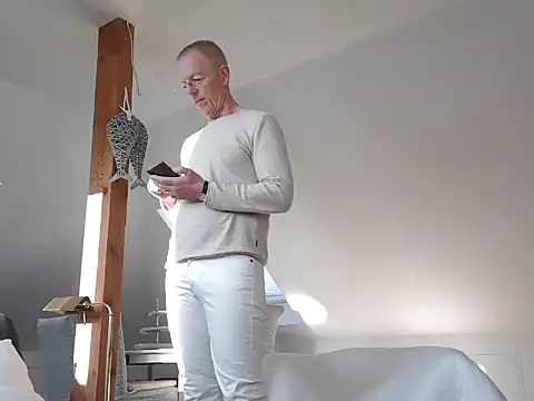 maxmueller321 online show from February 2026 09:05:02 AM