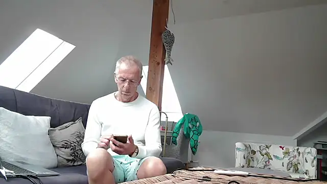 maxmueller321 online show from March 2026 01:22:01 PM