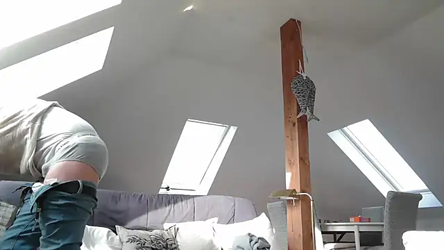 maxmueller321 online show from April 2026 07:35:01 AM