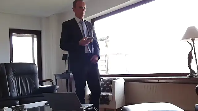 maxmueller321 online show from April 2026 09:45:01 AM